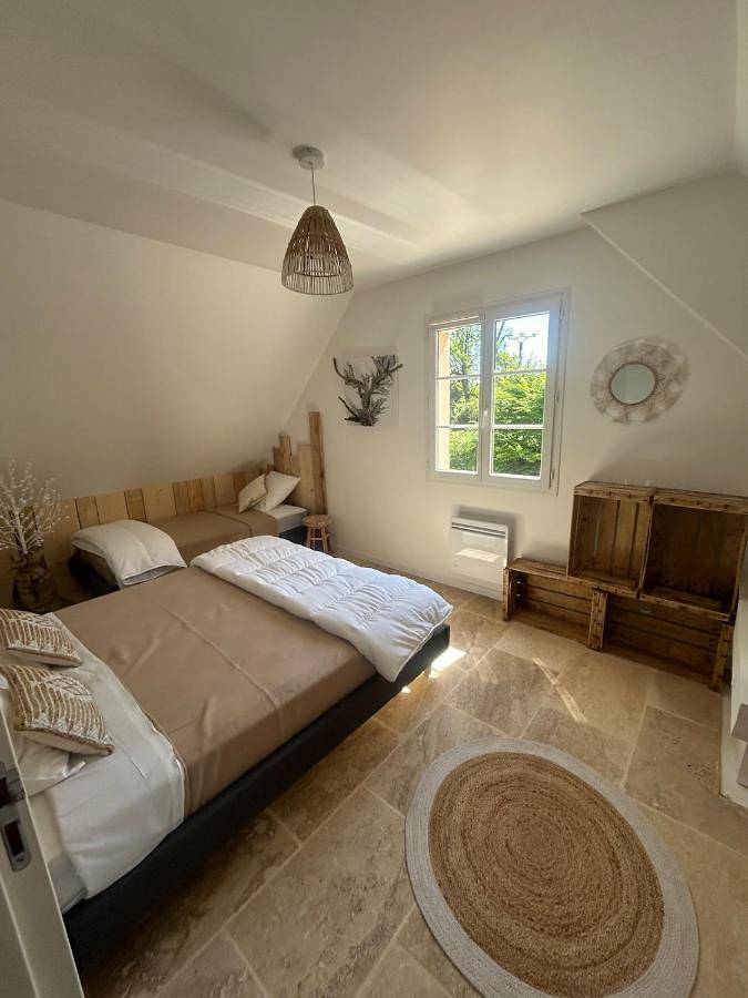 Location de vacances pour 16 personnes, avec terrasse ainsi que piscine et jacuzzi à Escolives-Sainte-Camille - 4