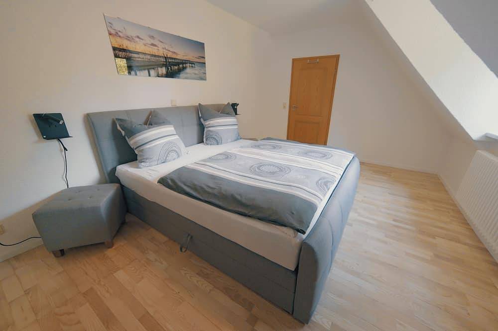 Ferienhaus \"Mien Huus an See\" mit Seezugang Bootssteg und Bademöglichkeit in Güstrow, Mecklenburgische Seenplatte