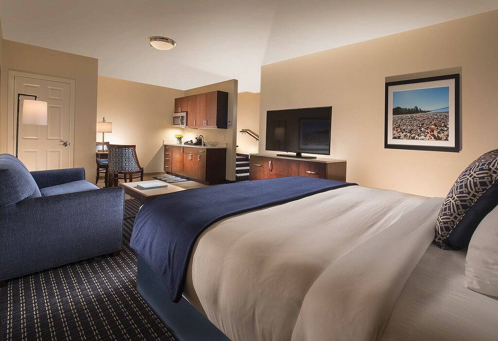 Bristol Harbor Inn - King Studio Suite with Kitchenette in Bristol (RI), Bristol County