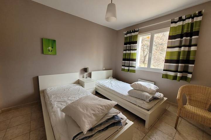 Location de vacances pour 10 personnes, avec jardin et terrasse, animaux acceptés à Bauduen - 4