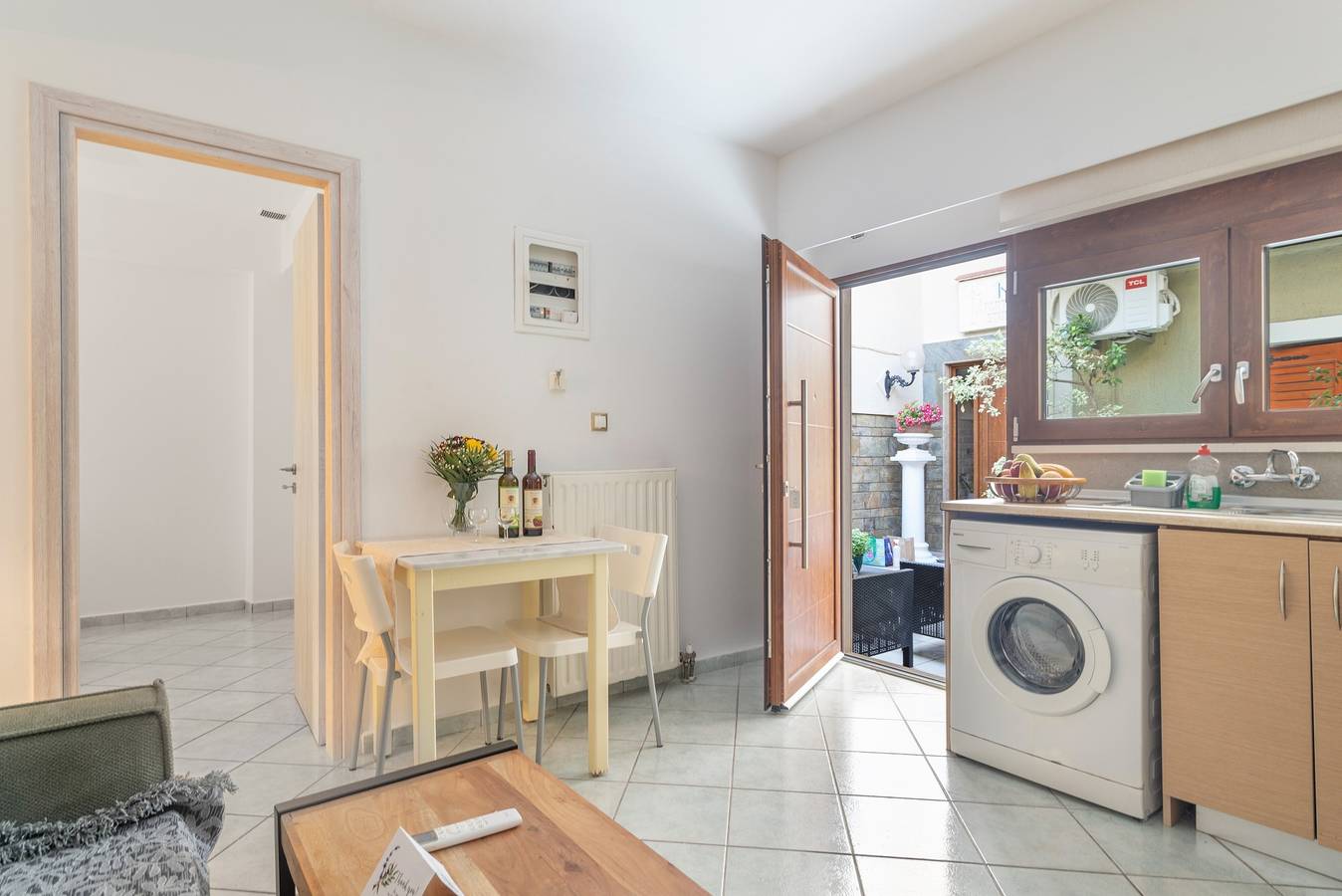 Entire studio, Studio 'Ainos' with Private Terrace, Wi-Fi and Air Conditioning in Argostoli, Kefalonia