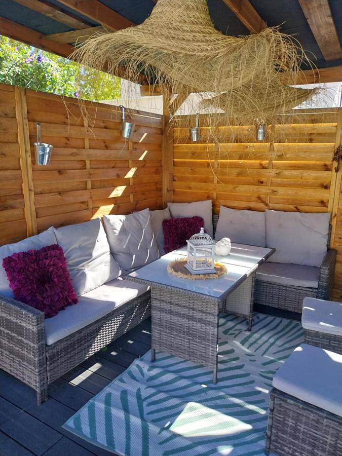 Gîte pour 2 personnes, avec Terrasse ainsi que Jardin et Piscine à Poussan