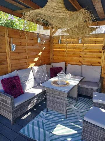 Gîte pour 2 personnes, avec terrasse ainsi que jardin et piscine à Poussan