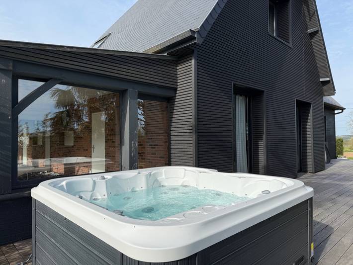 Location de vacances pour 10 personnes, avec Balcon et Jacuzzi ainsi que Terrasse et Jardin à Saint-Maur-des-Bois