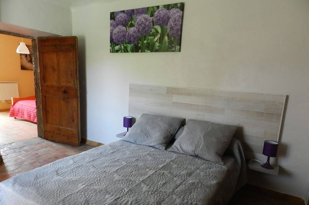 Sud Ardèche, au coeur du village de Chandolas in Chandolas, Ardèche