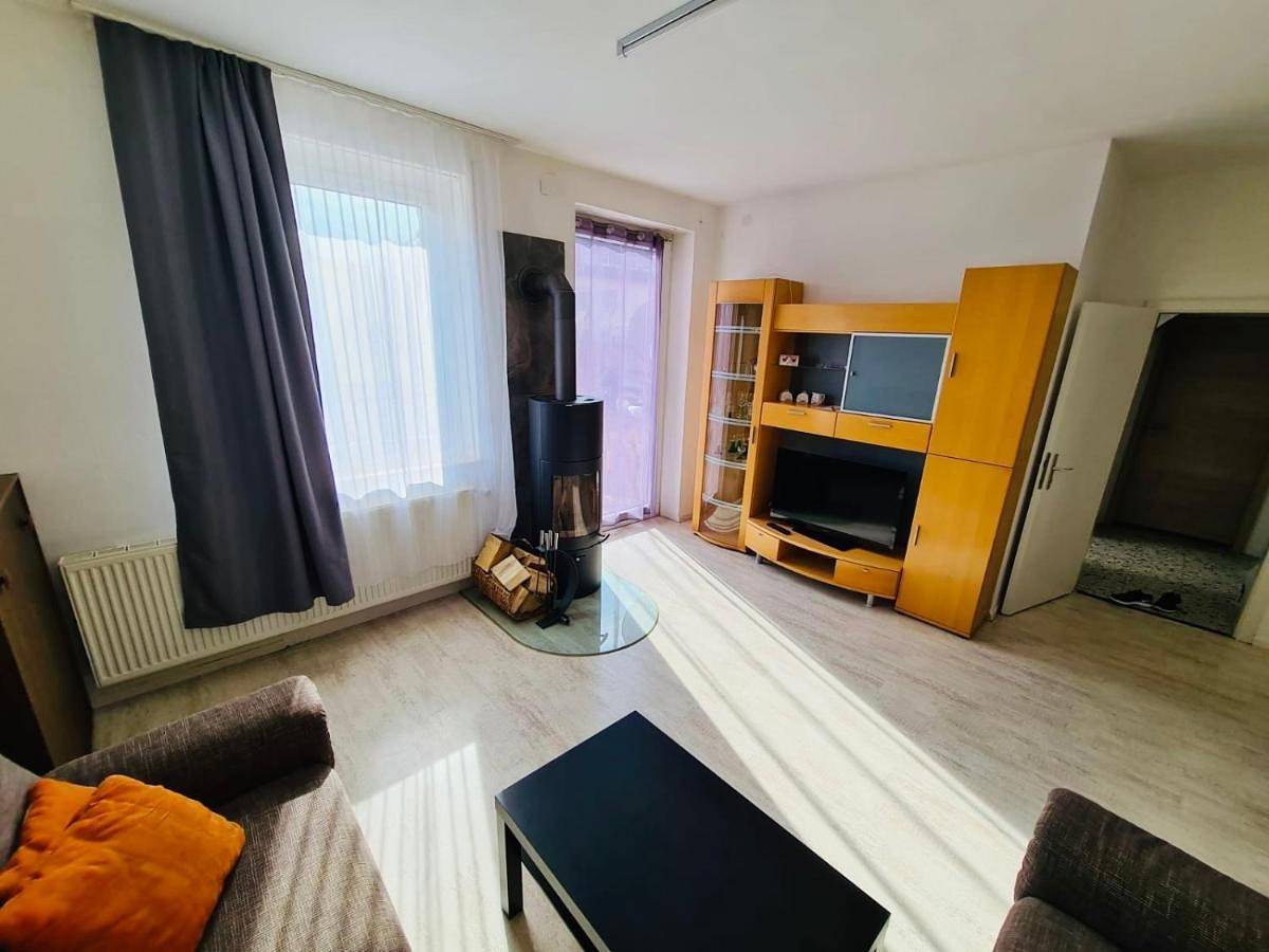Ganze Wohnung, Großartige 3 Zimmer Ferienwohnung mit Kamin und Garten für 1-6 Personen in Kaufbeuren, Bayerisch Schwaben
