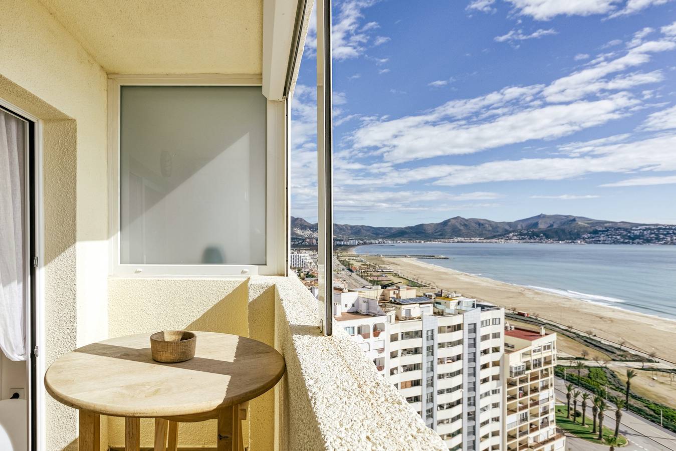 Ganze Wohnung, Ferienwohnung 'Rooftop' mit Meerblick, Wi-Fi und Klimaanlage in Empuriabrava, Oberampurien