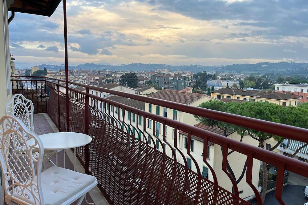 Apartment with two spacious rooms, a bathroom and a kitchen with a balcony. in Isolotto Legnaia, Florence