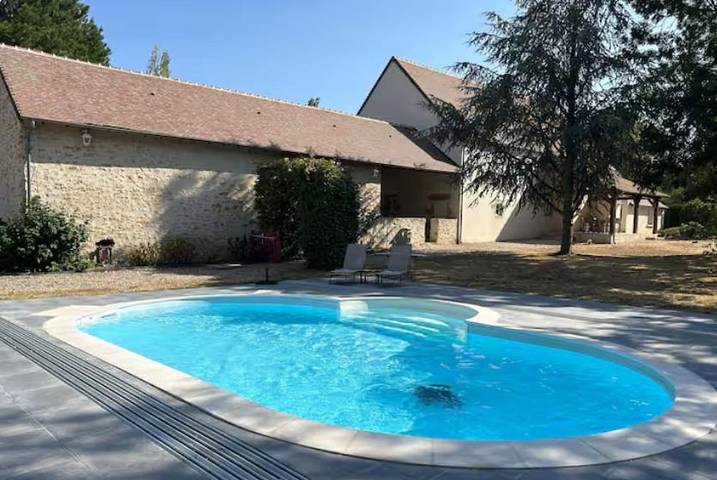Location de vacances pour 12 personnes, avec Terrasse ainsi que Jardin et Piscine à Montgivray