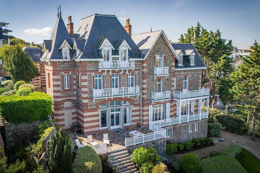 Grande Maison Familiale Front de Mer avec accès privé à la plage in Dinard, Région de Saint-Malo