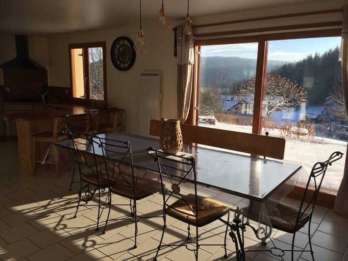 Gîte pour 9 personnes, avec terrasse ainsi que jardin et vue sur le lac dans Lac de Narlay - 3