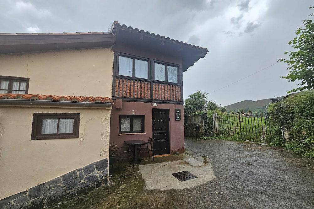 37A01 La casita de Orión, Piloña in Piloña, Sierra del Sueve