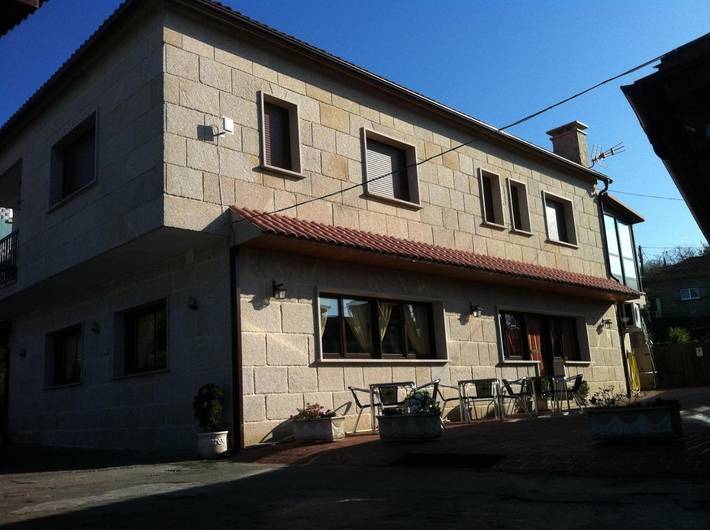 Casa de huéspuedes para 2 personas, con jardín y vistas además de piscina y piscina para niños en Cangas