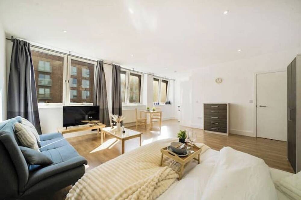 Hel leilighet, New Private Studio with parking in Elstree and Borehamwood, Hertfordshire