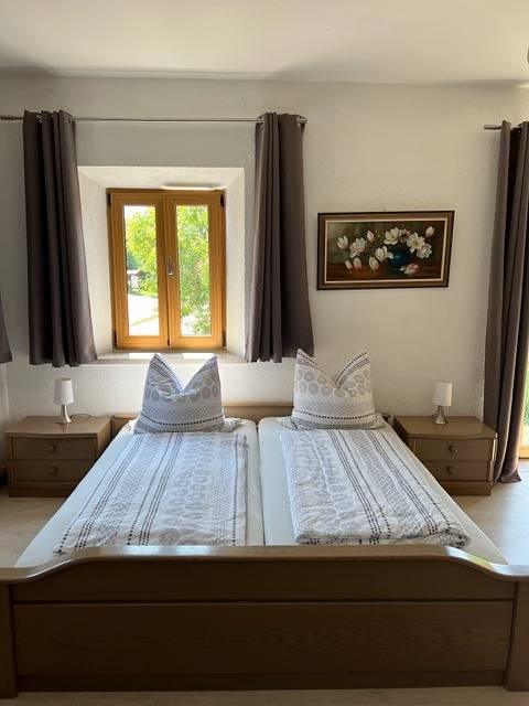 Ganze Ferienwohnung, Ferienwohnungen Hummel - Ferienwohnung im Obergeschoss, 40 qm, für 1 - 3 Personen in Grabenstätt, Chiemsee