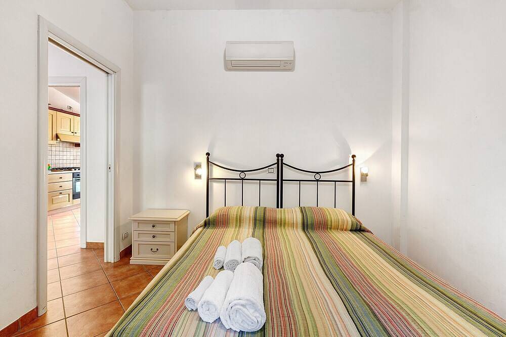 Entire apartment, 'Carrubo' Apartment with Sea View, Wi-Fi and Air Conditioning in Ceriale, Riviera di Ponente