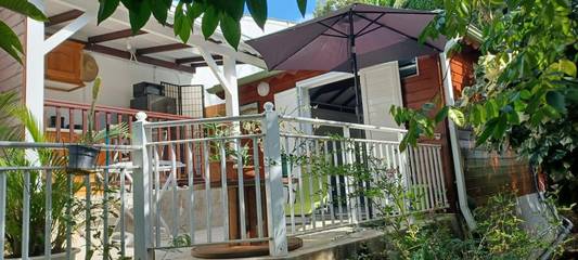 Gîte pour 2 personnes, avec jardin et terrasse à Baillif