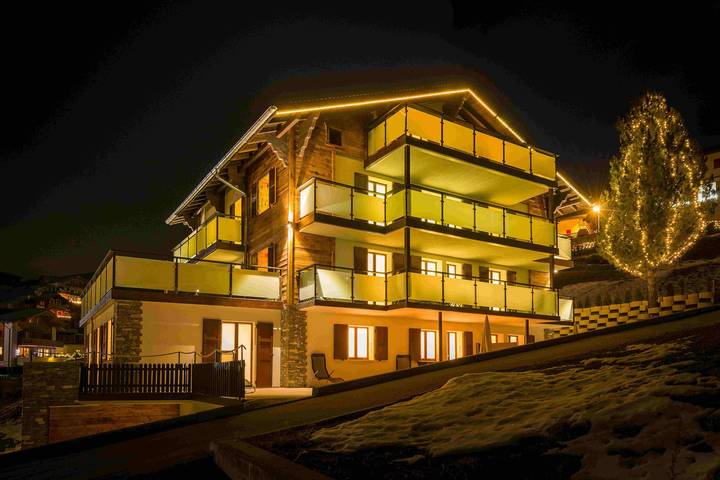 Ganze Ferienwohnung, Lunic, Azapartments.ch, B&B - Luca 4-Bett Suite (ohne Küche) in Grächen, Walliser Alpen