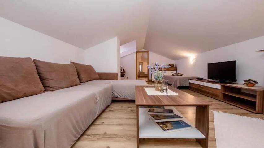 Ferienwohnung für 5 Personen, mit Pool und Terrasse in Banjol