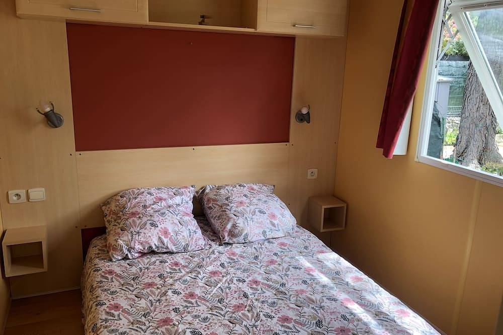Mobile home 32 m2. Sleeps 4-6. In a secure residence in Circuit Paul-Ricard, Le Castellet