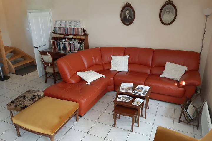 Gîte De Varenne : vue montagne, terrasse privée et Wi-Fi à Chamalières sur Loire in Chamalières-sur-Loire, Haute-Loire