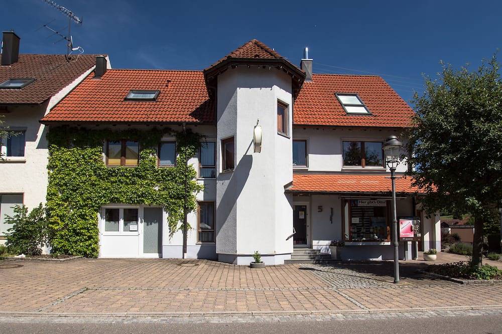 Ganze Wohnung, Haus Steinberg (Dtv 3 Sterne) - Herbi´s Ferienwohnung-Parterre Wohnung-\n Albcard in Burladingen, Neckar-Alb