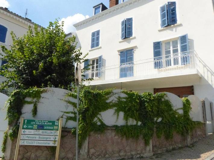 Gîte pour 3 personnes, avec Terrasse ainsi que Jardin et Vue à Le Perréon