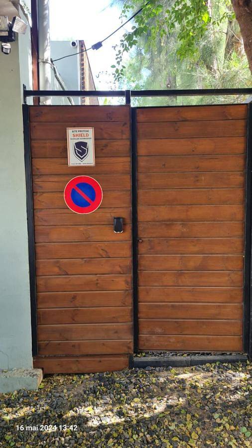 Gîte pour 2 personnes, avec terrasse et vue dans Saint-Gilles les Bains - 3