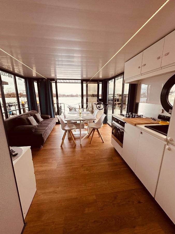 Ferienwohnung für 6 Personen, mit Terrasse und Ausblick sowie Seeblick in Potsdam - 2