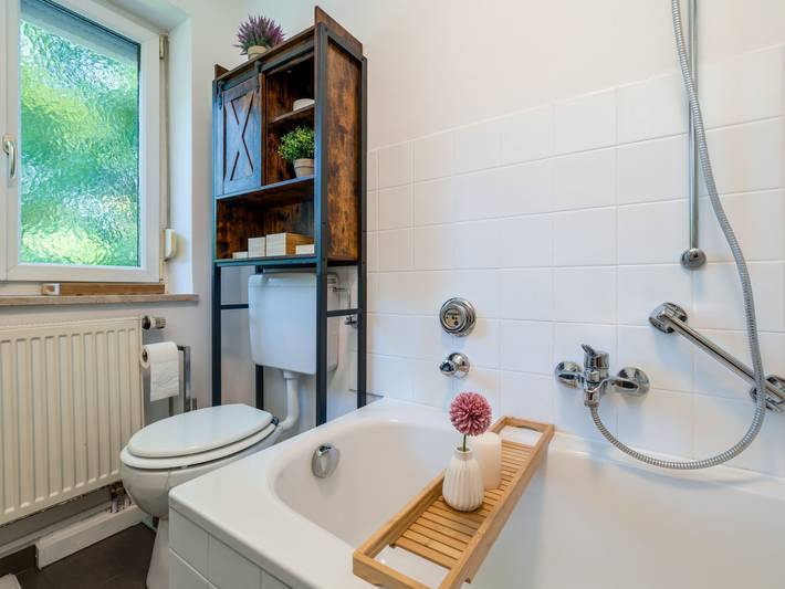 Ganze Wohnung, Eg mitte helle 70m 2 Zimmer Wohnung nähe Salzburg in Freilassing, Rupertiwinkel