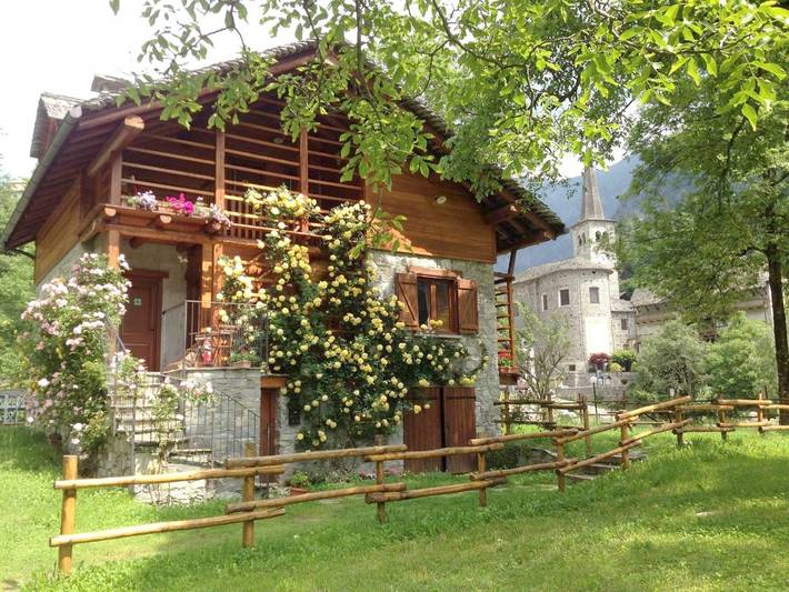 Gîte pour 4 personnes, avec Terrasse ainsi que Jardin et Vue à Campertogno