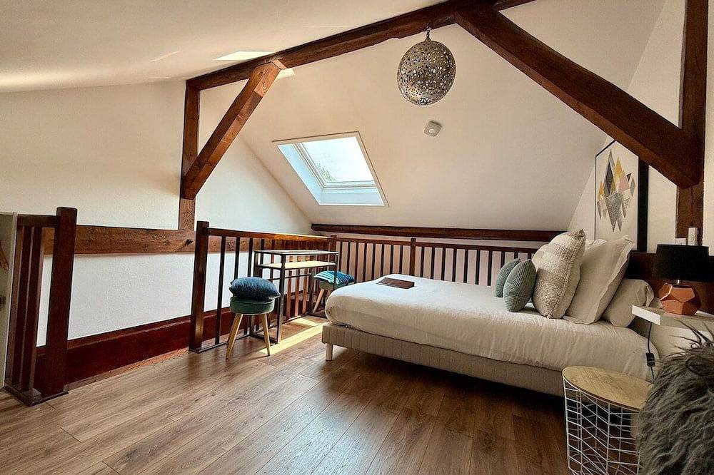 Ganze Wohnung, Apartment-Private Bathroom-Apartment-Mountain view-1 in Cluses, Region Bonneville