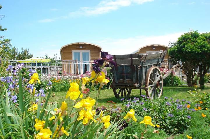 Gîte pour 4 personnes, avec jardin ainsi que jacuzzi et balcon