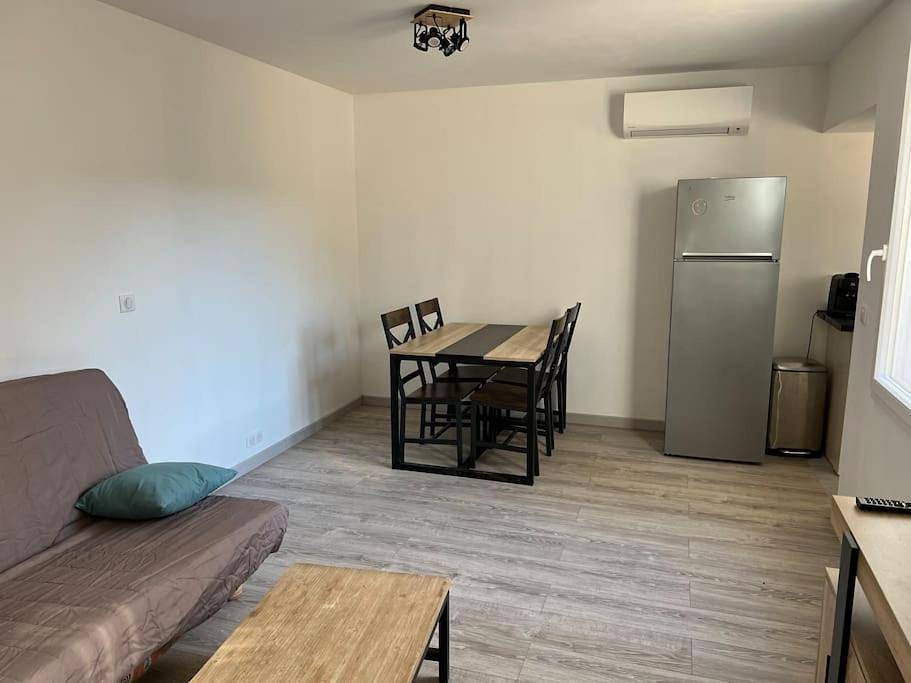 Jolie maison individuelle 45m2 in Saint-Mitre-les-Remparts, Côte méditerranéenne (France)