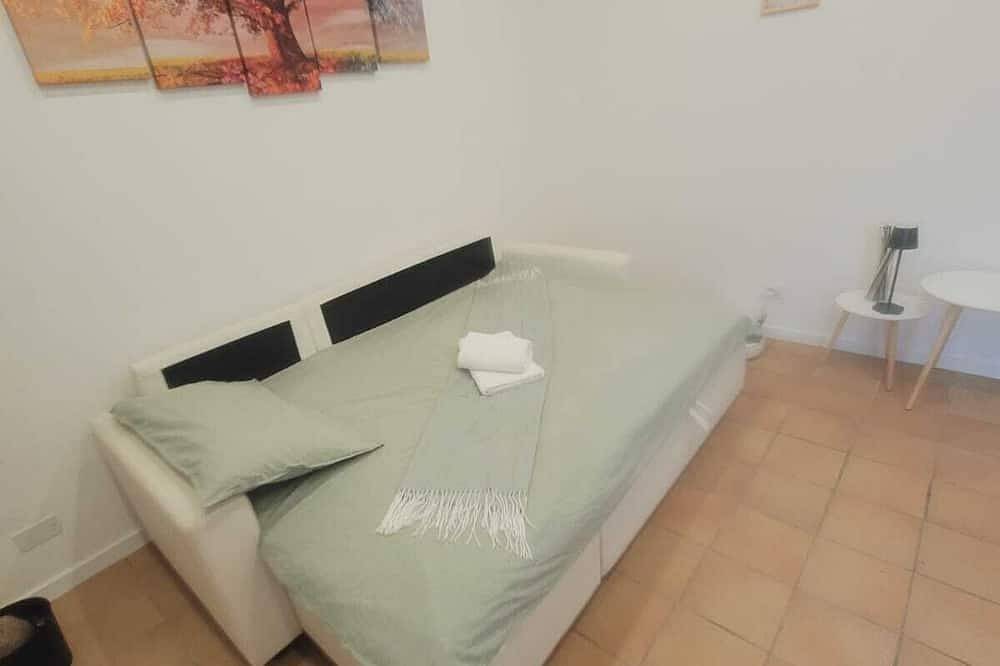 Entire apartment, Byron's Holiday House (Ground Floor) in Gorizia, Carso
