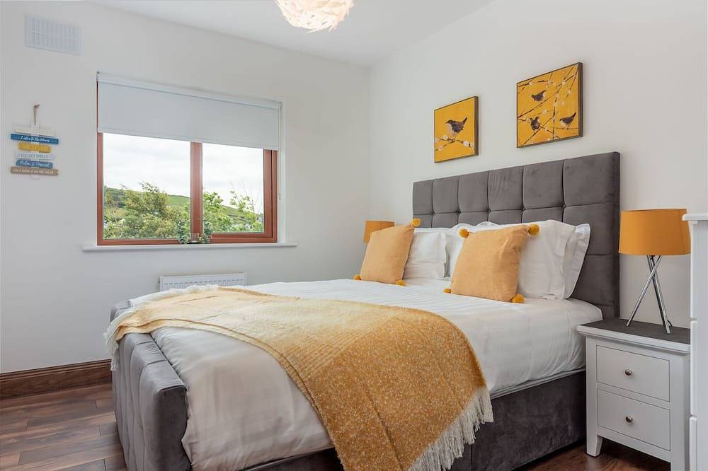 Stunning Coastal property located in Dingle Town on the Wild Atlantic Way. in Dingle Peninsula