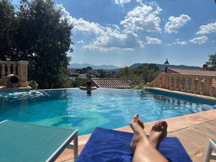 Appartement de vacances pour 4 personnes, avec jardin ainsi que vue et piscine