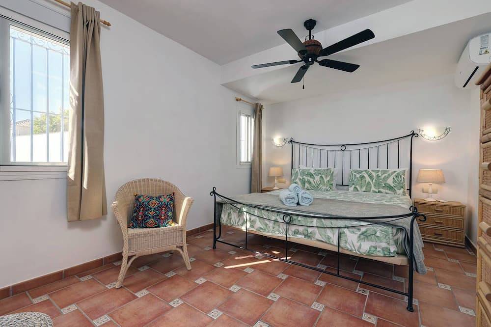 Traditional Andalusian 3 Bed Villa with Private Pool in Torreblanca (Fuengirola), Fuengirola