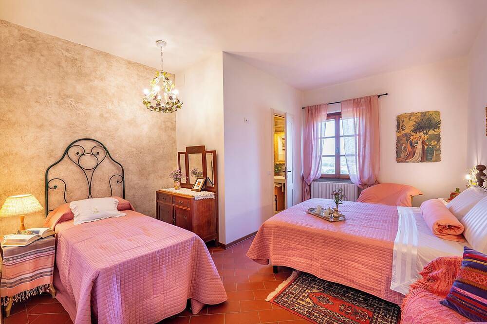 The Fig Tree and The Owl in Marciano della Chiana, Arezzo Provinz