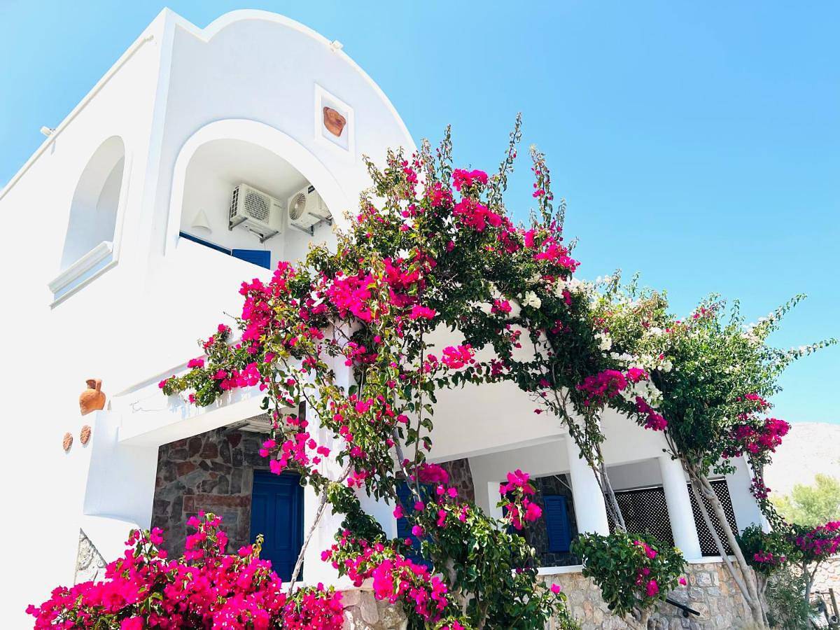 Double Room in Plage d'Perivolos, Perissa