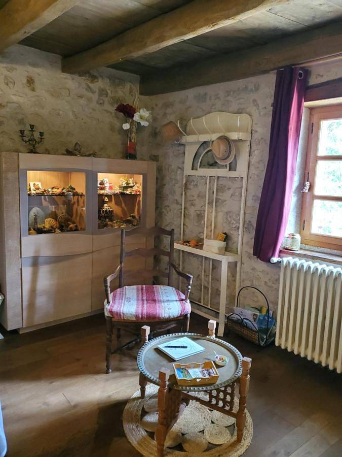 Family Room with Garden View in Ceyzérieu, Belley