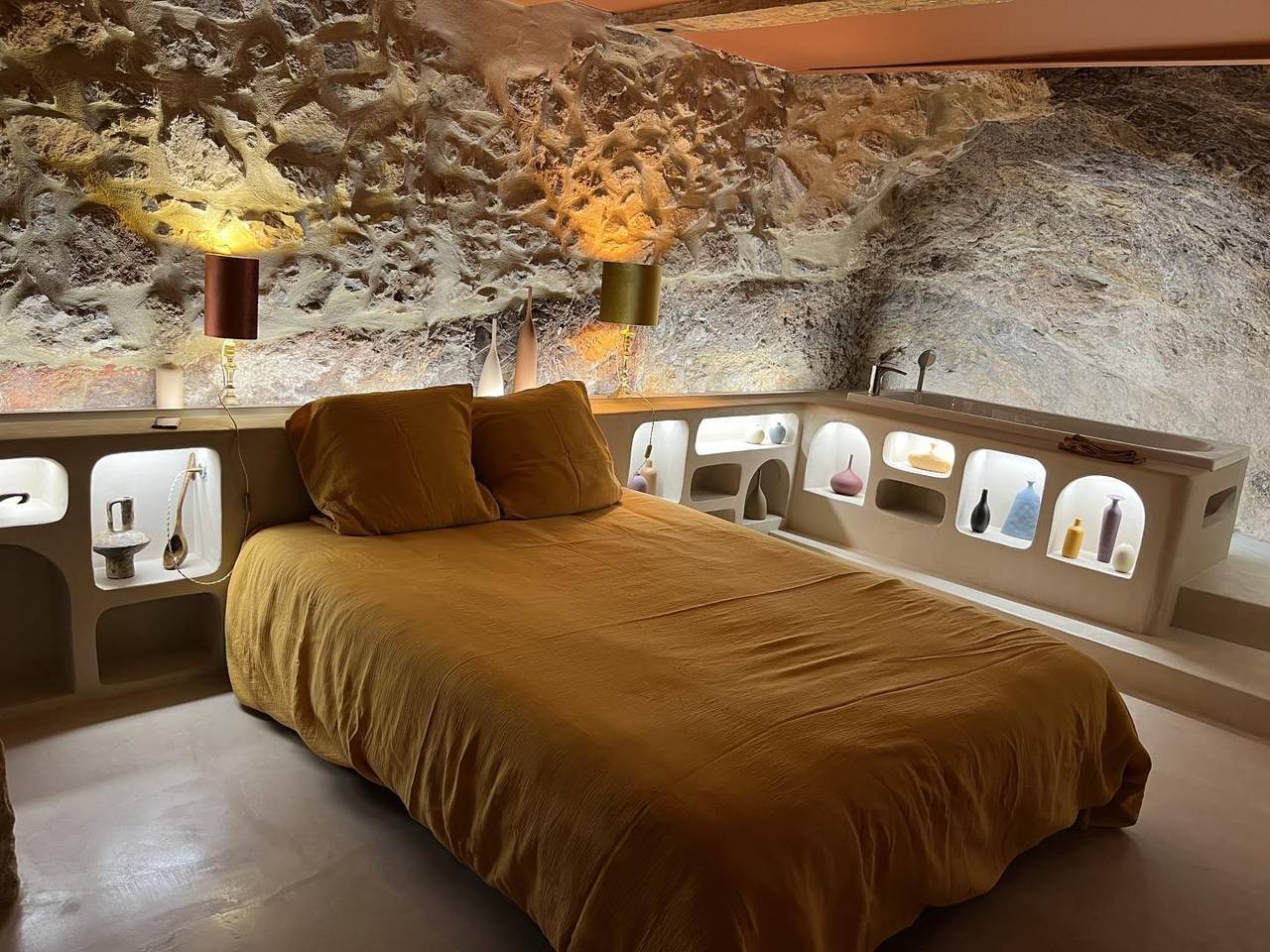 Grotte Romantique Troglodyte in Fitou, Mittelmeerküste (Frankreich)