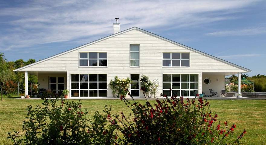 Location de vacances pour 18 personnes, avec jardin et bassin pour enfant ainsi que vue et piscine, animaux acceptés dans Plage Du Men Armor - 3