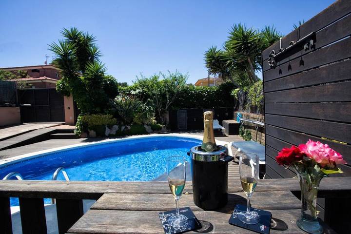 Casa rural para 10 personas, con piscina además de vistas y jardín, Se admiten mascotas en Salou - 3