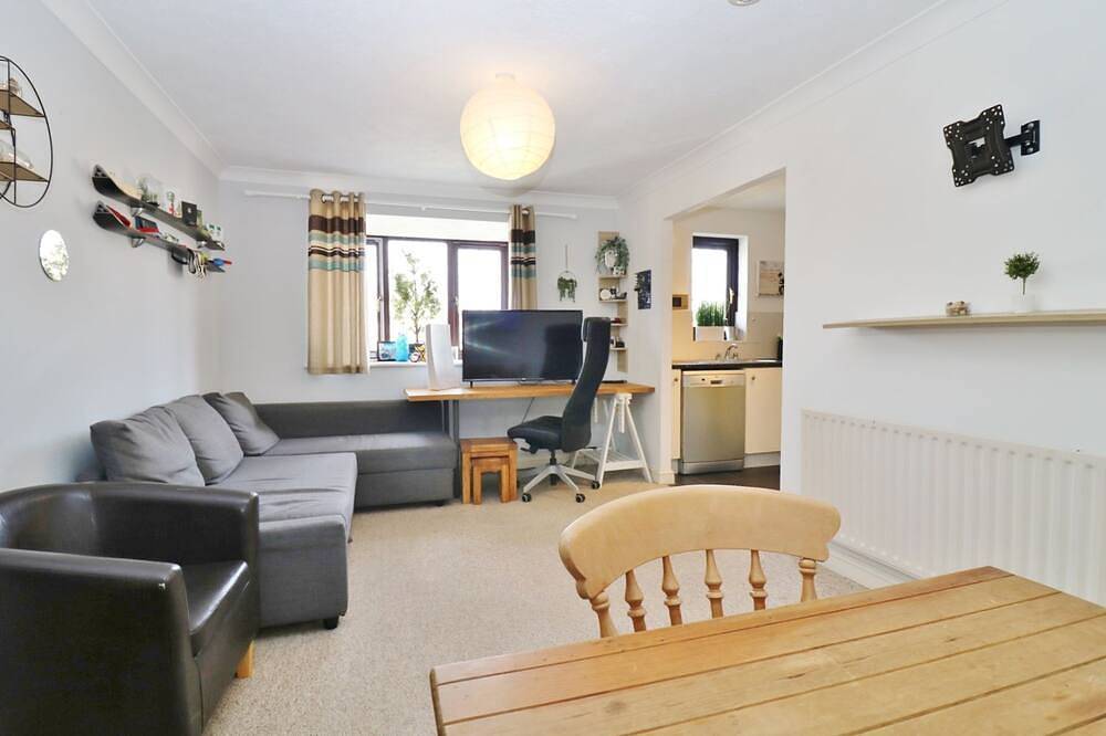 Charming 1 bed detached coach house in peaceful Locks Heath with super fast Wifi in Fareham, Hampshire