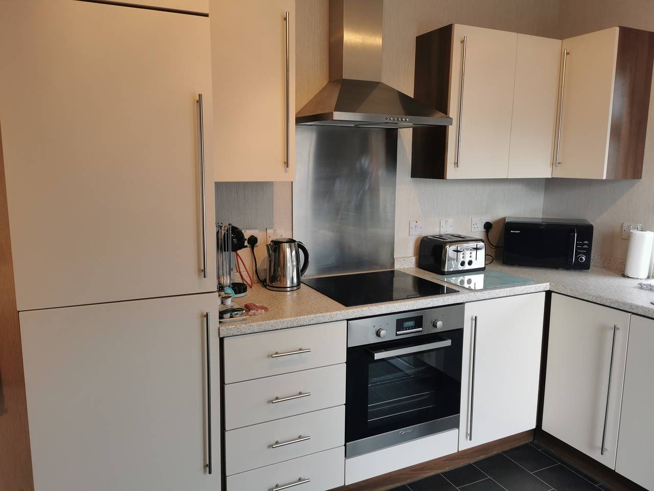 2 Bed Cabin - Sleeps 4 - Pets - 5 min to Beach in Carnaby, East Riding of Yorkshire