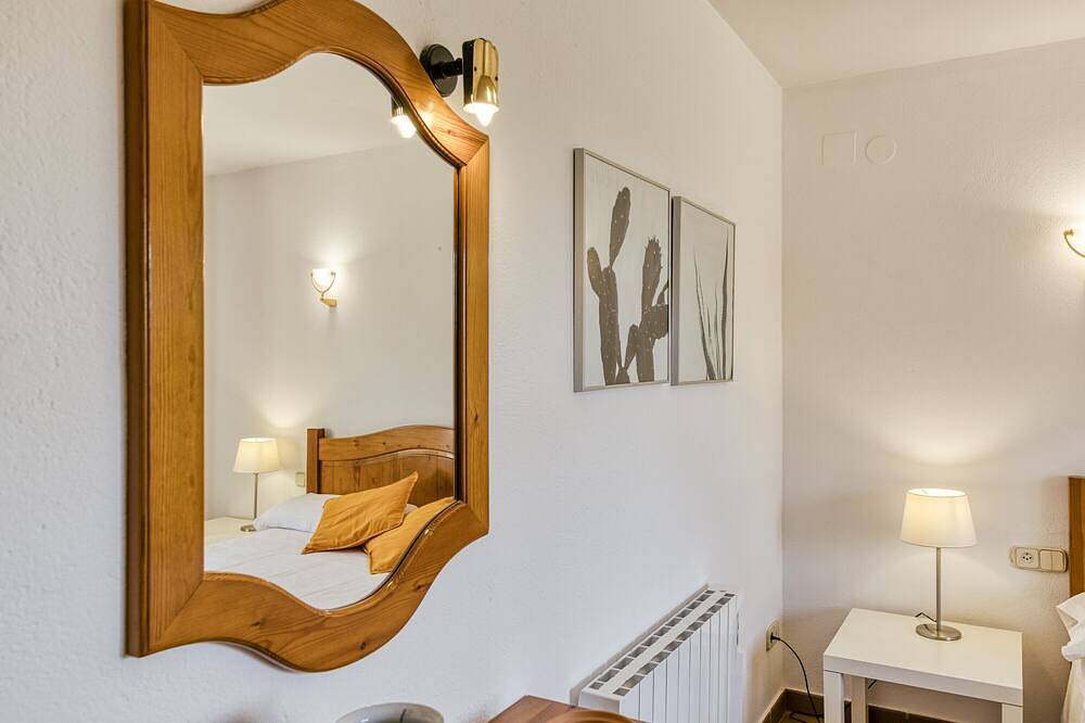 Casa rural 'Mas Cases' con vistas a la montaña, piscina privada y Wi-Fi in Regencós, Costa Brava