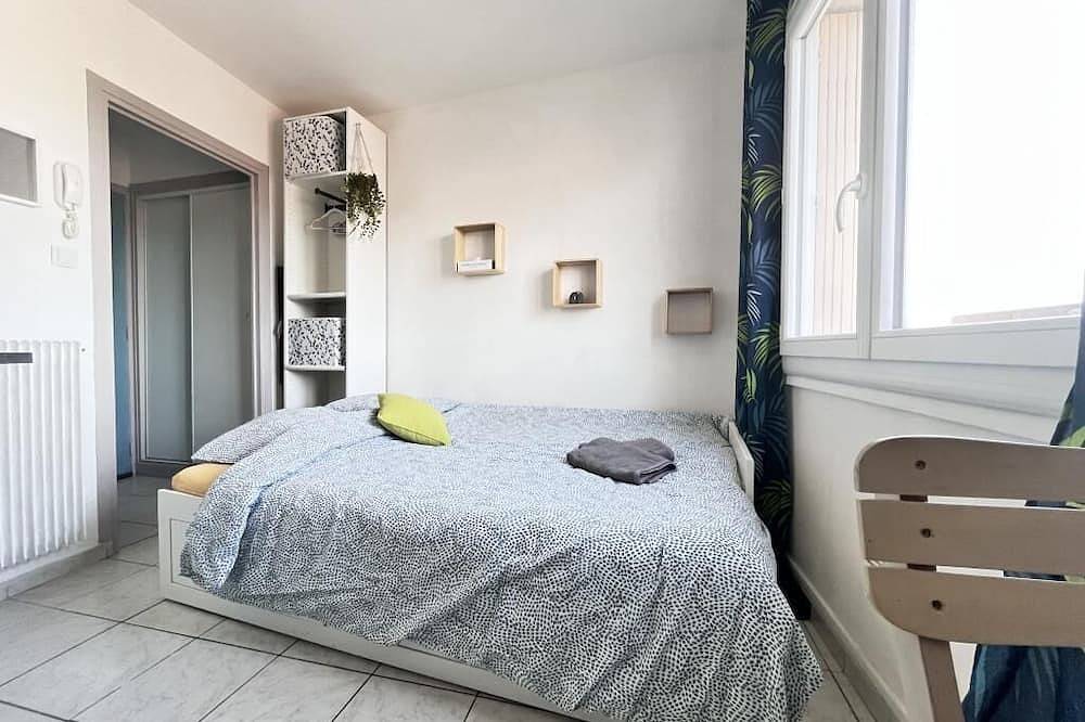 Entire apartment, Joli Studio Vers les Thermes, Pour Séjour Détente in Royat, Volcans d'Auvergne Regional Nature Park