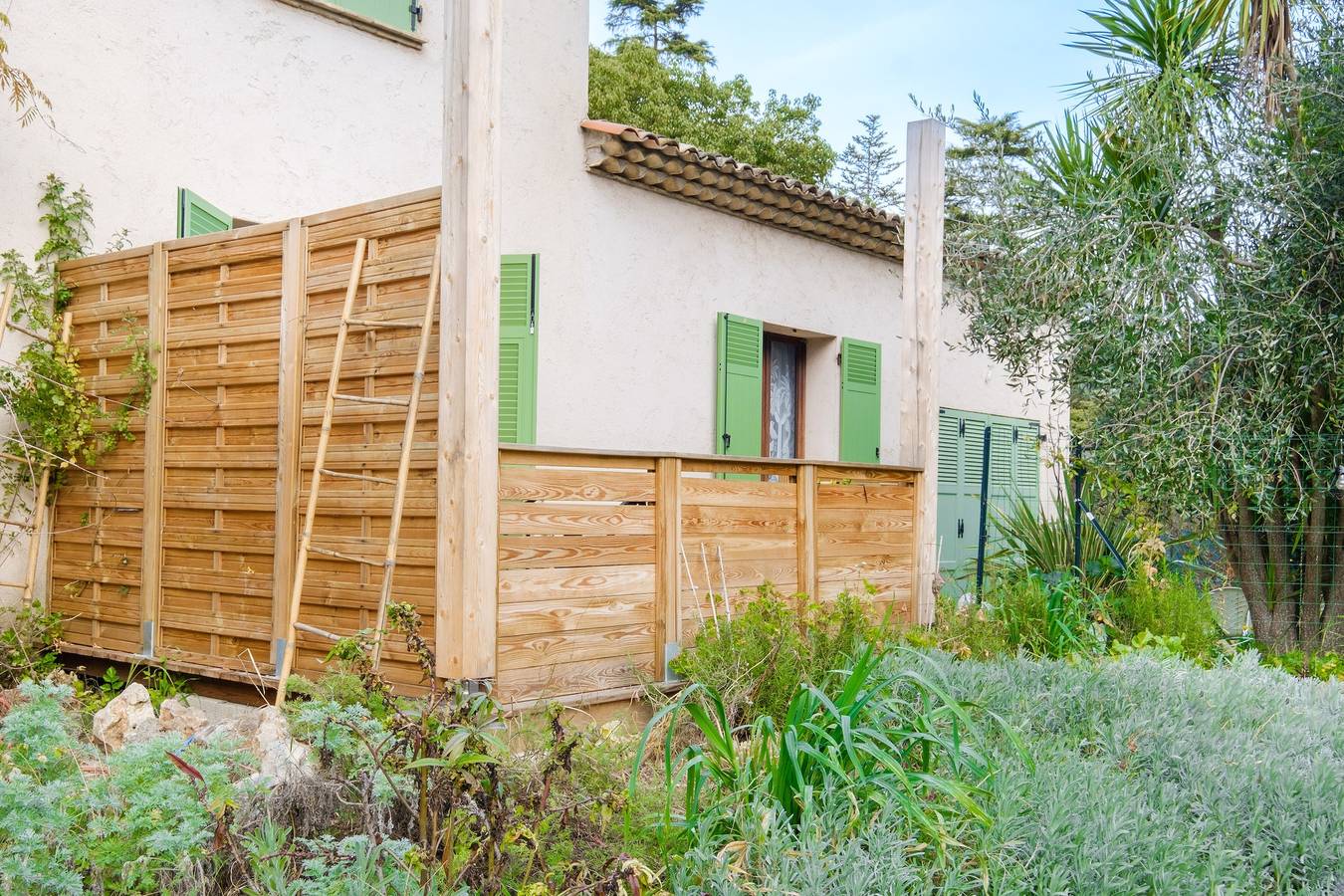 Hel lejlighed, Apartment 'Vallon Des Prés' with Private Terrace, Shared Garden and Wi-Fi in Villeneuve-Loubet, Middelhavskysten (Frankrig)