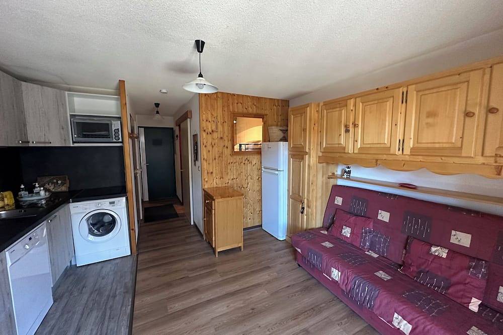 Entire apartment, Apartment Valmeinier 1800 at the foot of the slopes in Valmeinier, Saint-Jean-de-Maurienne region